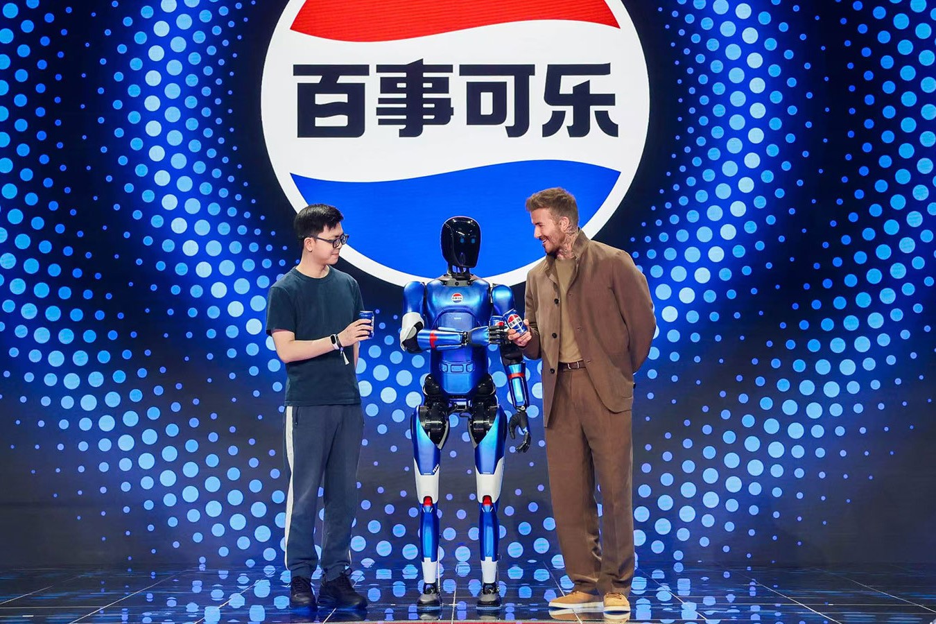 LEwin乐玩机器人携手百事中国共创“百事蓝宝” 共燃渴望新章